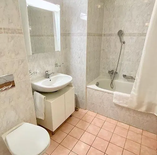 Close To The And Very Spacious 3 Bedroom * Лозанна