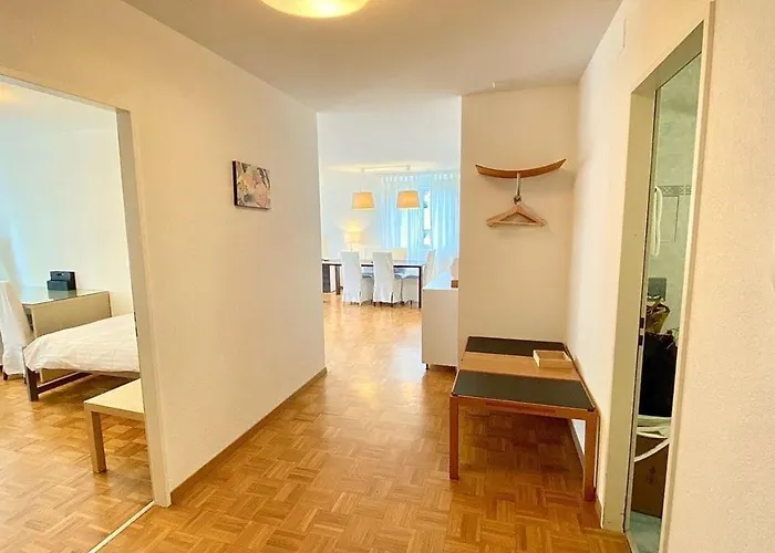 Close To The And Very Spacious 3 Bedroom Апартаменти