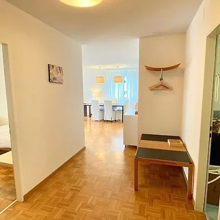 Close To The And Very Spacious 3 Bedroom Διαμέρισμα